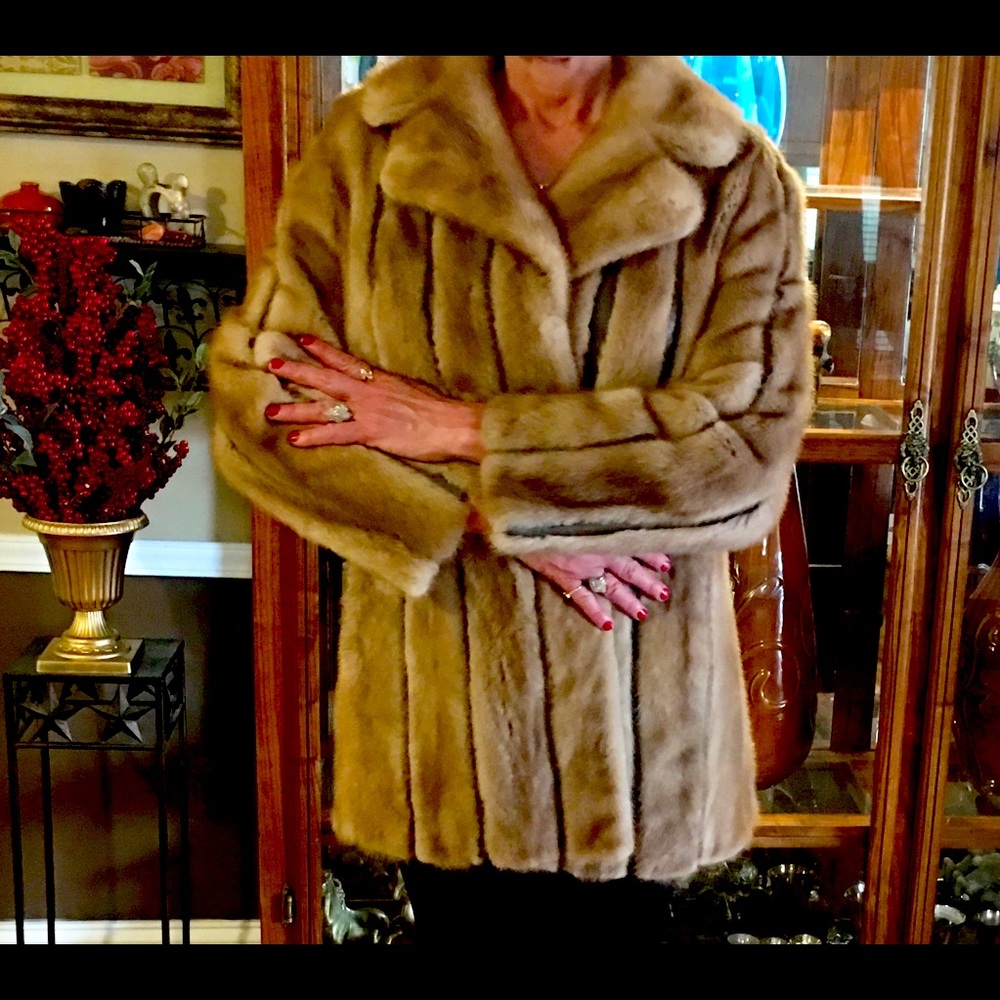 Mink coat needs home in a 🥶city t